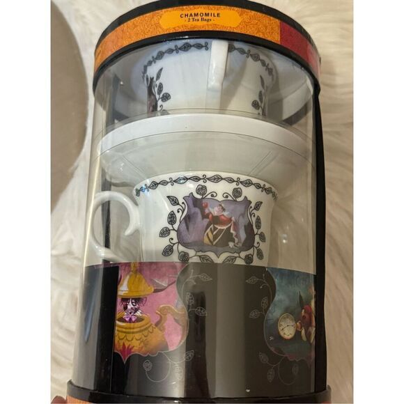 Disney Parks "On the path to Wonderland" Tea Cup and Saucer Alice In Wonderland - Picture 3 of 6